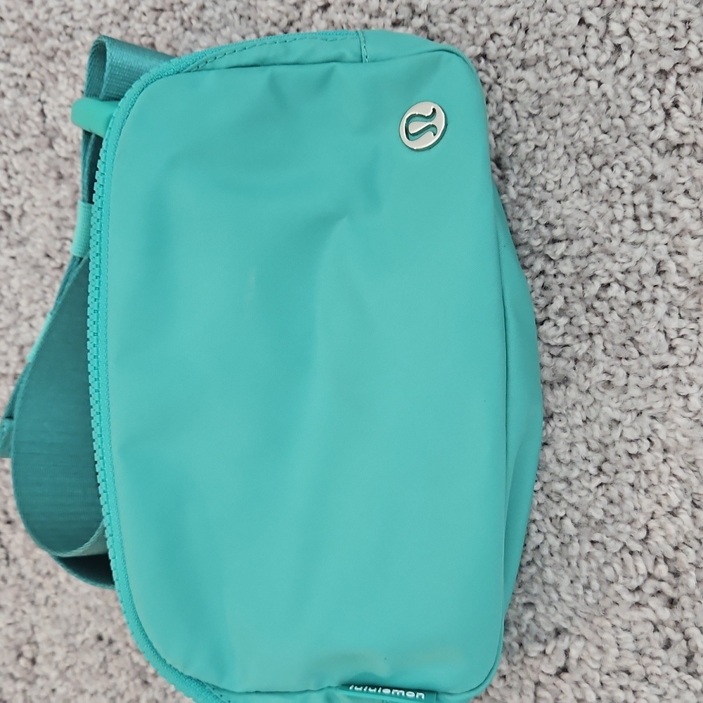 Lululemon Teal/Sea Foam Green Belt Bag